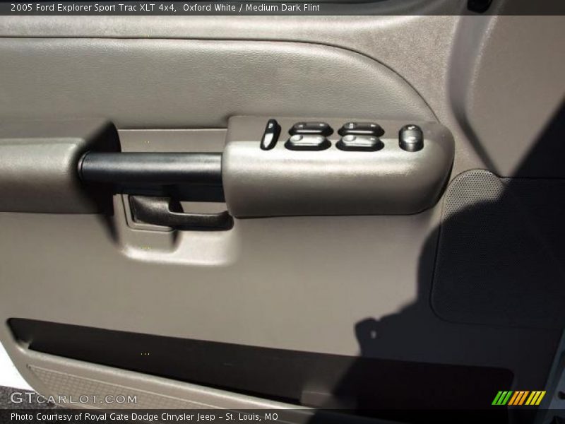 Oxford White / Medium Dark Flint 2005 Ford Explorer Sport Trac XLT 4x4