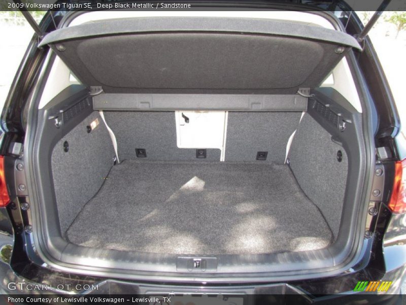 Deep Black Metallic / Sandstone 2009 Volkswagen Tiguan SE