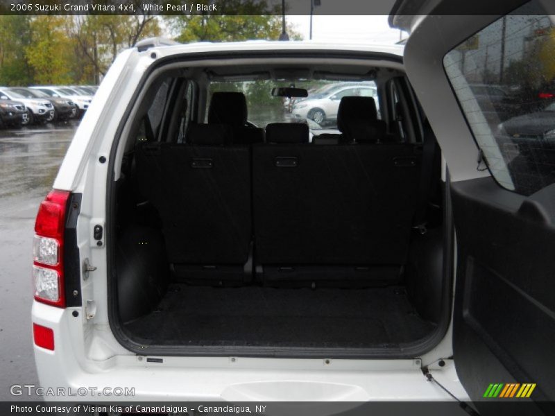 White Pearl / Black 2006 Suzuki Grand Vitara 4x4