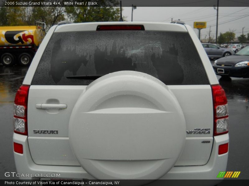 White Pearl / Black 2006 Suzuki Grand Vitara 4x4