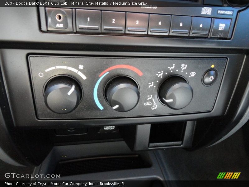 Controls of 2007 Dakota SXT Club Cab