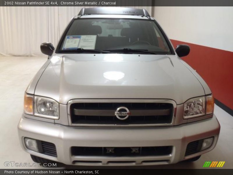 Chrome Silver Metallic / Charcoal 2002 Nissan Pathfinder SE 4x4