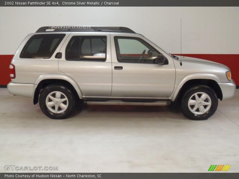 Chrome Silver Metallic / Charcoal 2002 Nissan Pathfinder SE 4x4
