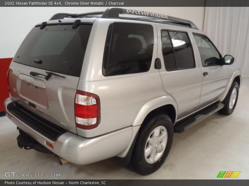 Chrome Silver Metallic / Charcoal 2002 Nissan Pathfinder SE 4x4