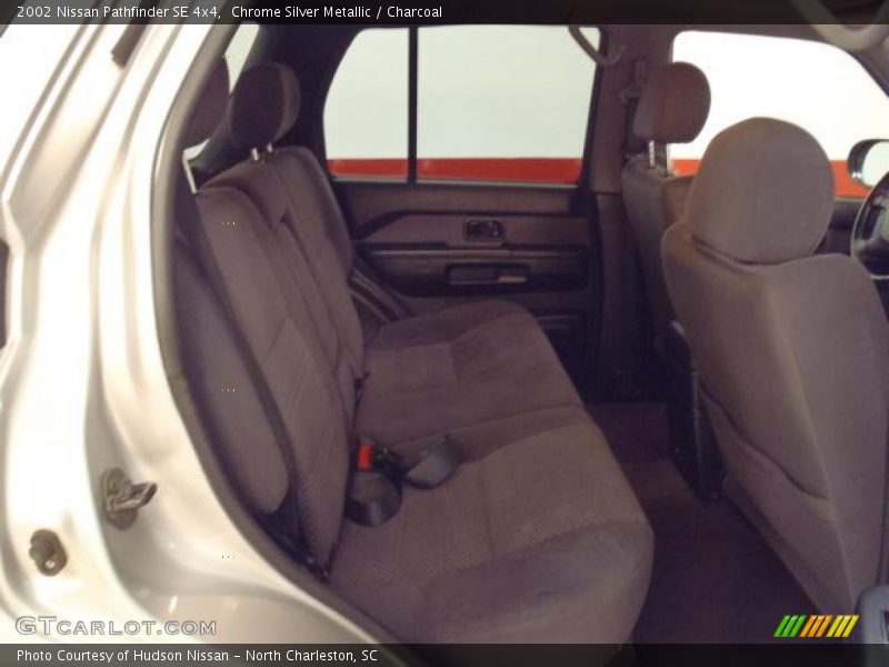 Chrome Silver Metallic / Charcoal 2002 Nissan Pathfinder SE 4x4