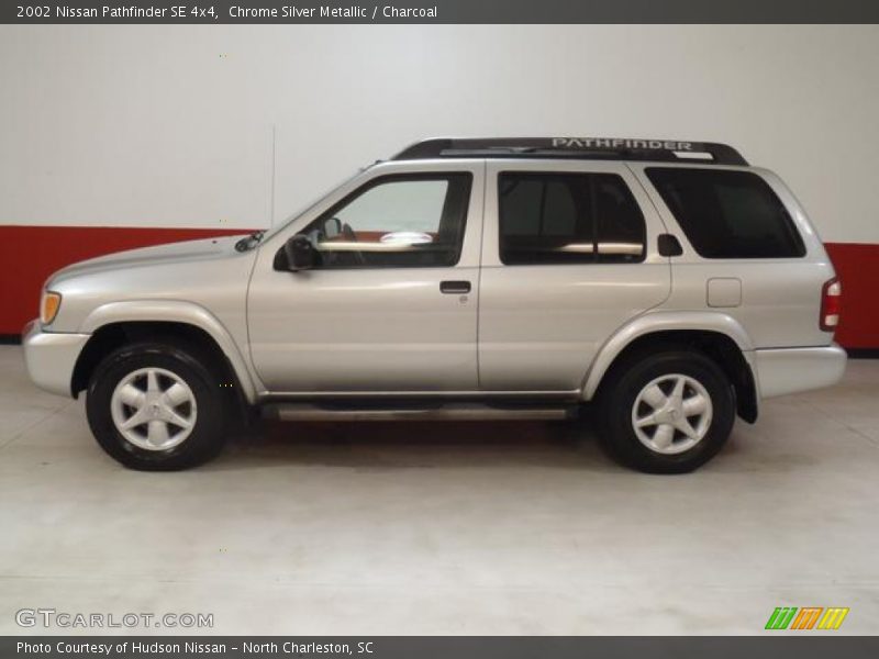 Chrome Silver Metallic / Charcoal 2002 Nissan Pathfinder SE 4x4