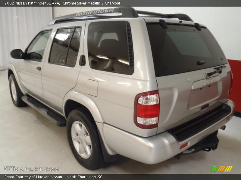 Chrome Silver Metallic / Charcoal 2002 Nissan Pathfinder SE 4x4