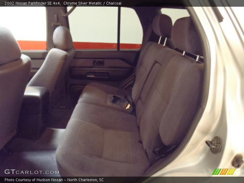 Chrome Silver Metallic / Charcoal 2002 Nissan Pathfinder SE 4x4