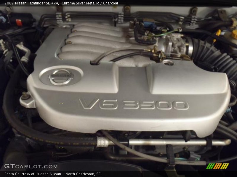 Chrome Silver Metallic / Charcoal 2002 Nissan Pathfinder SE 4x4