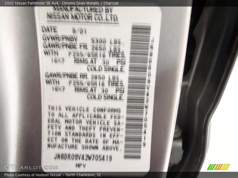 Chrome Silver Metallic / Charcoal 2002 Nissan Pathfinder SE 4x4