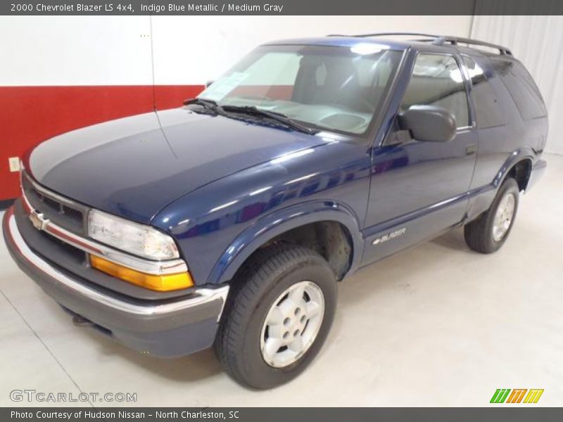 Front 3/4 View of 2000 Blazer LS 4x4