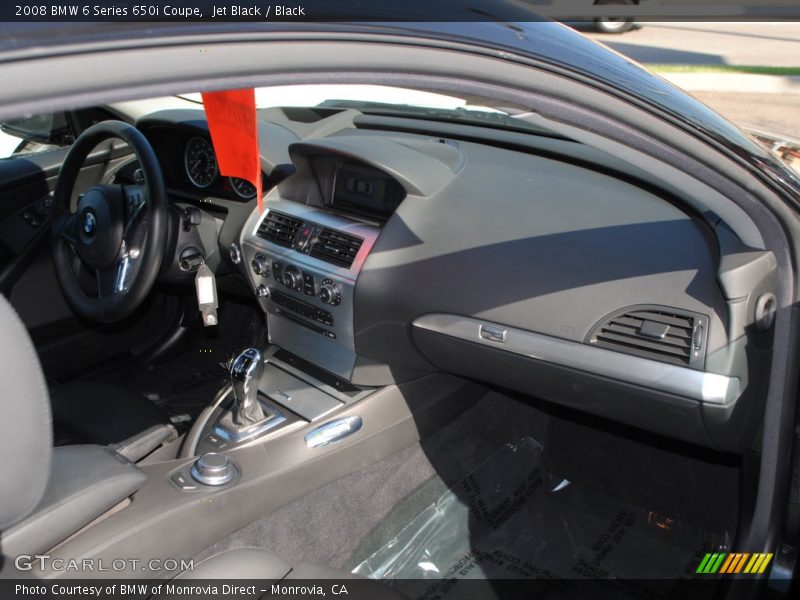 Dashboard of 2008 6 Series 650i Coupe