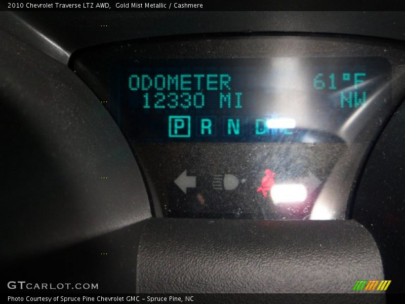 Gold Mist Metallic / Cashmere 2010 Chevrolet Traverse LTZ AWD