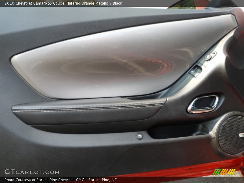 Door Panel of 2010 Camaro SS Coupe