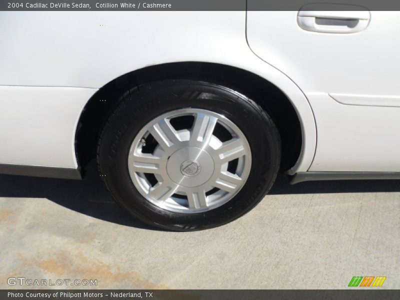 Cotillion White / Cashmere 2004 Cadillac DeVille Sedan