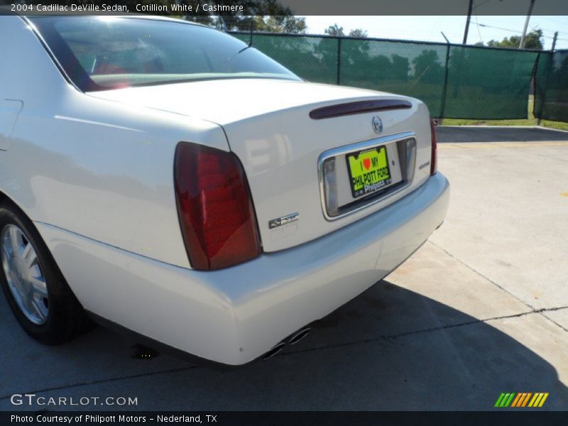 Cotillion White / Cashmere 2004 Cadillac DeVille Sedan