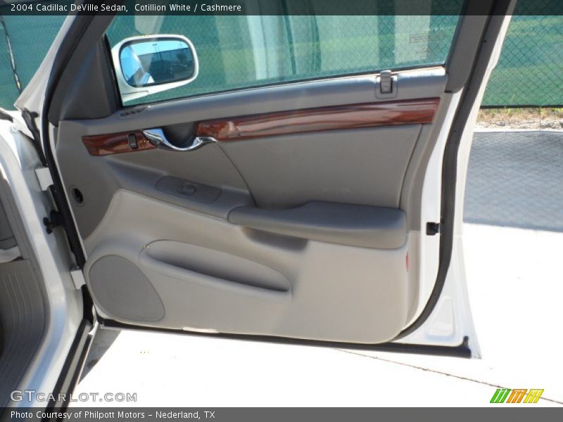 Cotillion White / Cashmere 2004 Cadillac DeVille Sedan