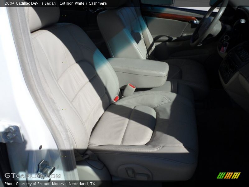 Cotillion White / Cashmere 2004 Cadillac DeVille Sedan
