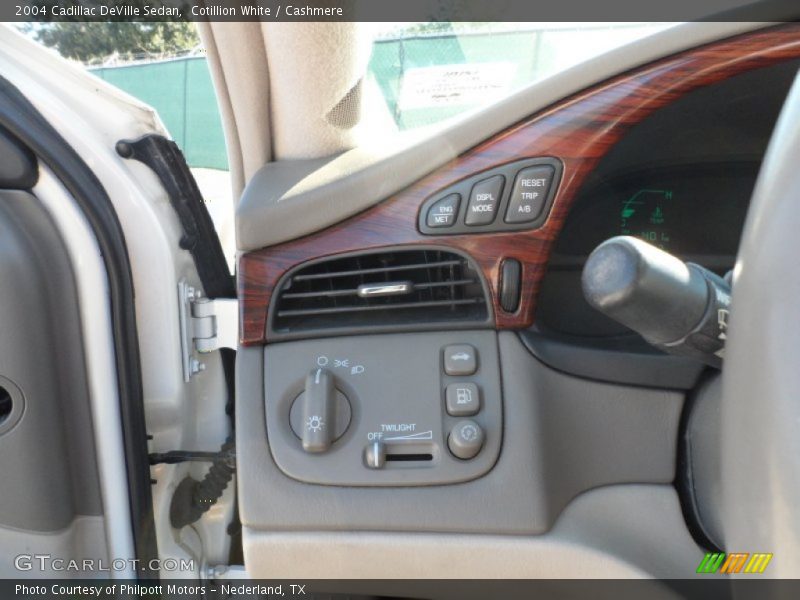 Cotillion White / Cashmere 2004 Cadillac DeVille Sedan
