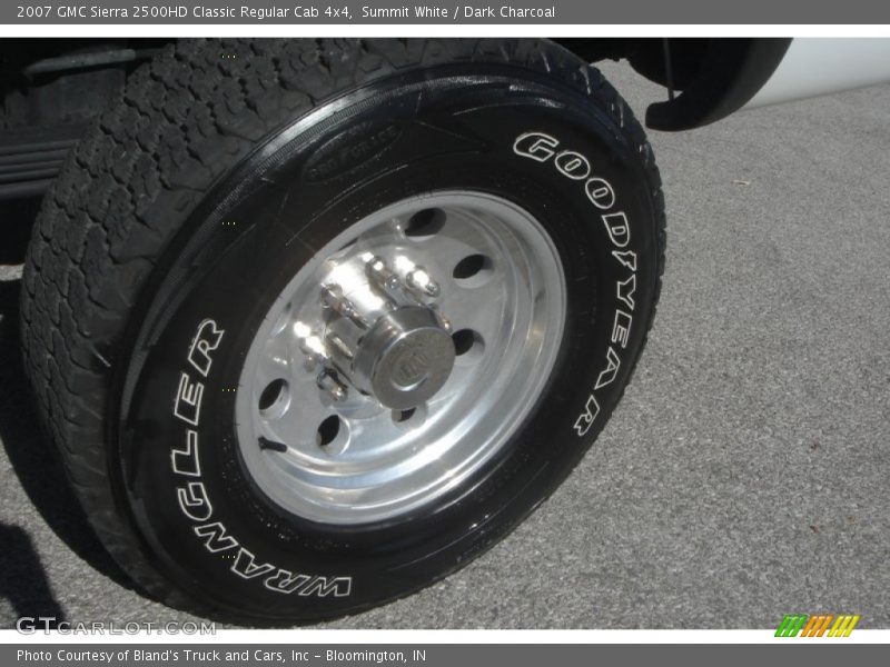 Summit White / Dark Charcoal 2007 GMC Sierra 2500HD Classic Regular Cab 4x4
