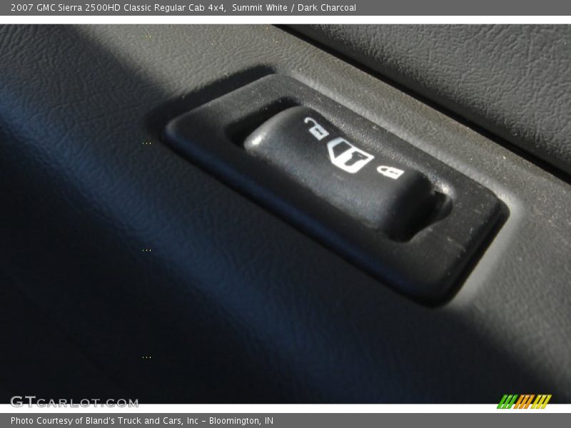 Summit White / Dark Charcoal 2007 GMC Sierra 2500HD Classic Regular Cab 4x4
