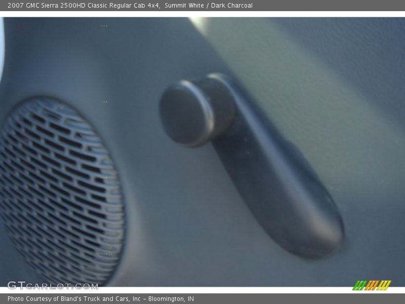 Summit White / Dark Charcoal 2007 GMC Sierra 2500HD Classic Regular Cab 4x4