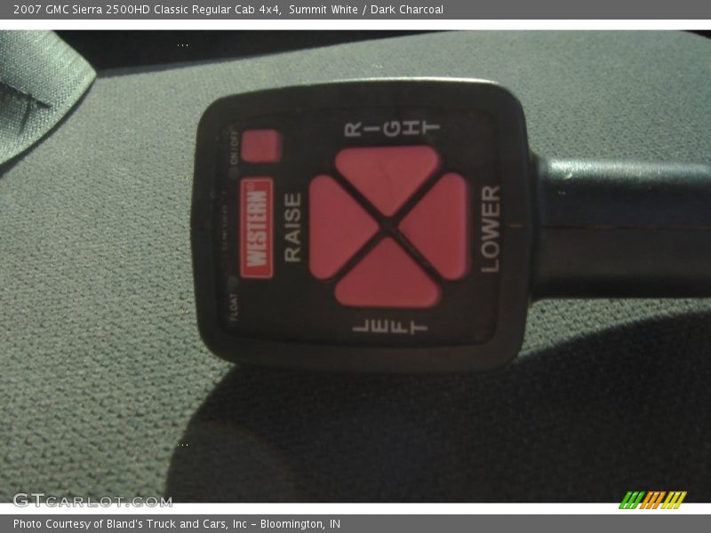 Summit White / Dark Charcoal 2007 GMC Sierra 2500HD Classic Regular Cab 4x4