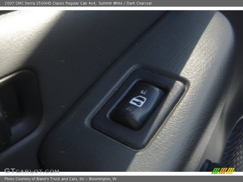 Summit White / Dark Charcoal 2007 GMC Sierra 2500HD Classic Regular Cab 4x4