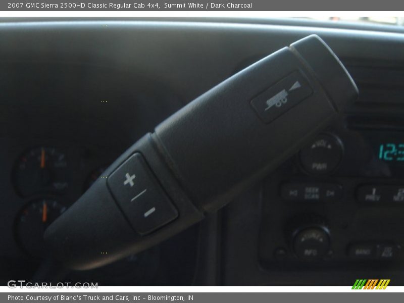 Summit White / Dark Charcoal 2007 GMC Sierra 2500HD Classic Regular Cab 4x4