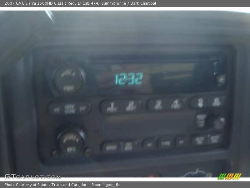 Summit White / Dark Charcoal 2007 GMC Sierra 2500HD Classic Regular Cab 4x4