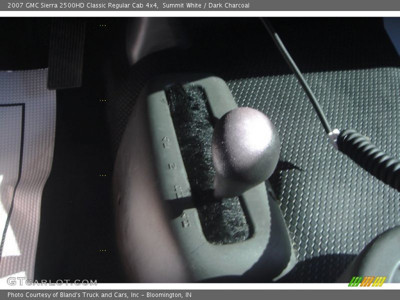 Summit White / Dark Charcoal 2007 GMC Sierra 2500HD Classic Regular Cab 4x4