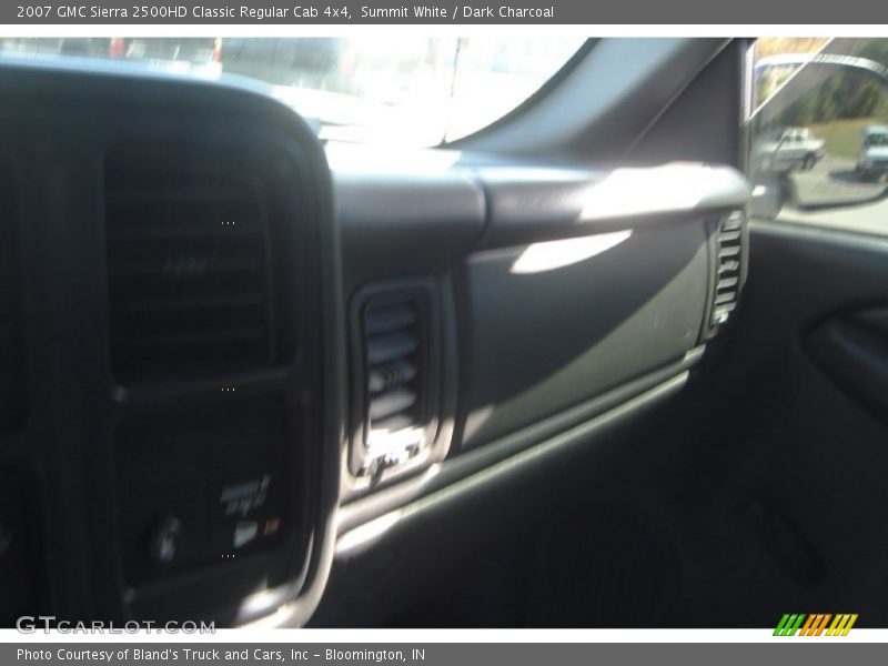 Summit White / Dark Charcoal 2007 GMC Sierra 2500HD Classic Regular Cab 4x4