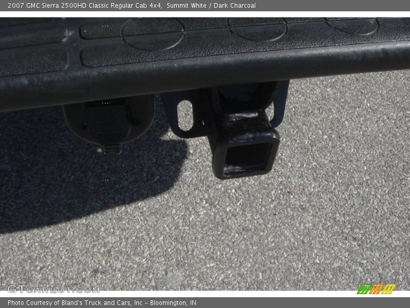 Summit White / Dark Charcoal 2007 GMC Sierra 2500HD Classic Regular Cab 4x4