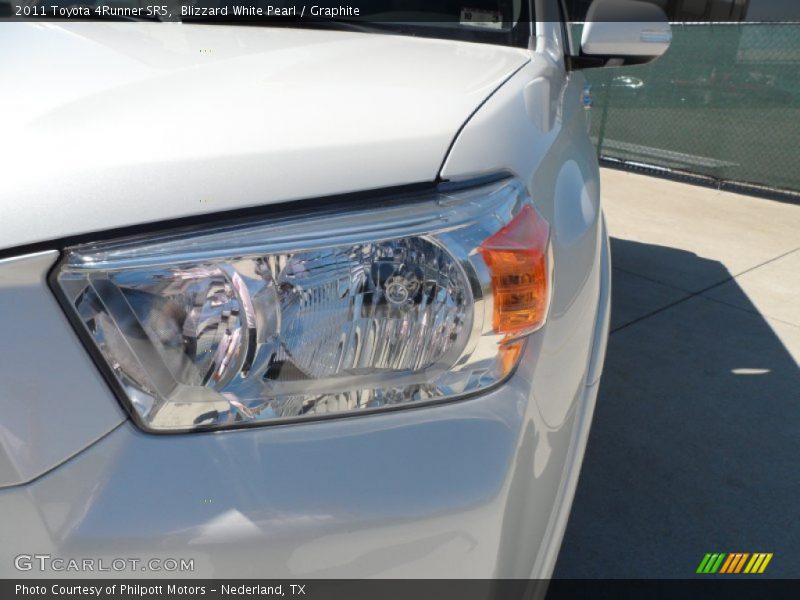 Blizzard White Pearl / Graphite 2011 Toyota 4Runner SR5