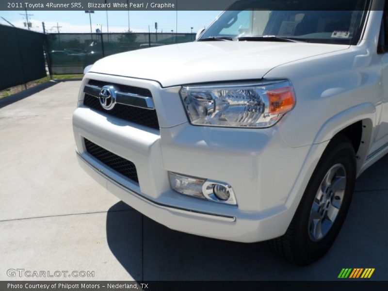 Blizzard White Pearl / Graphite 2011 Toyota 4Runner SR5