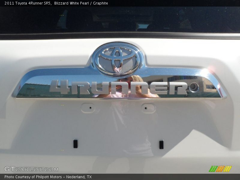 Blizzard White Pearl / Graphite 2011 Toyota 4Runner SR5