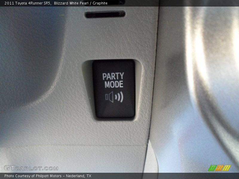 Blizzard White Pearl / Graphite 2011 Toyota 4Runner SR5