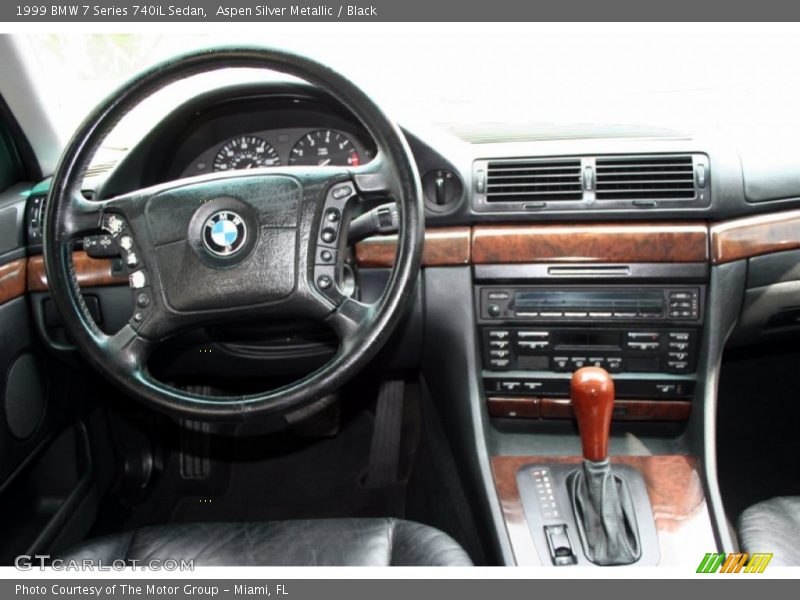 Dashboard of 1999 7 Series 740iL Sedan