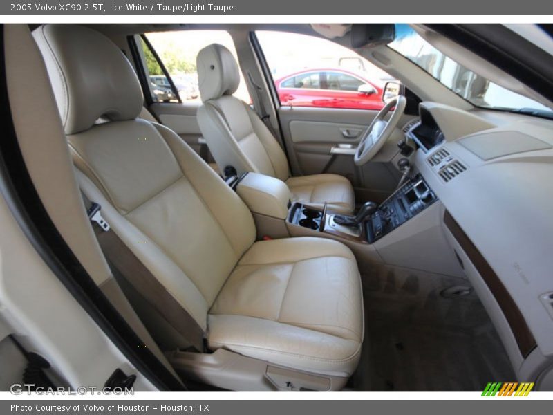 Ice White / Taupe/Light Taupe 2005 Volvo XC90 2.5T