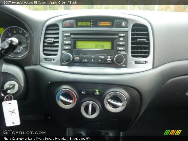 Apple Green / Black 2007 Hyundai Accent SE Coupe