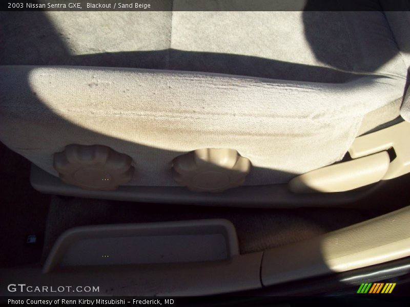 Blackout / Sand Beige 2003 Nissan Sentra GXE