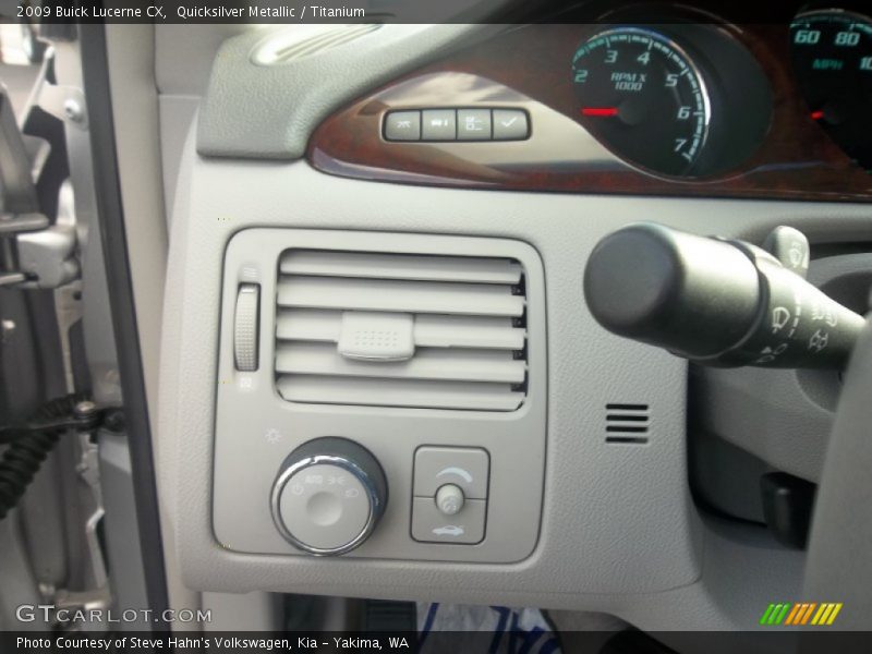 Quicksilver Metallic / Titanium 2009 Buick Lucerne CX