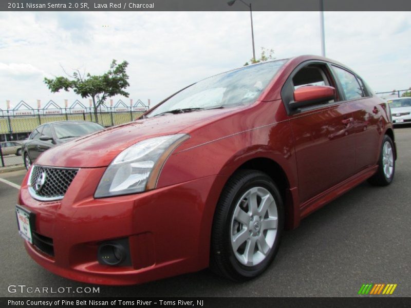 Front 3/4 View of 2011 Sentra 2.0 SR