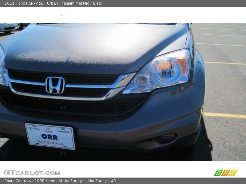 Urban Titanium Metallic / Black 2011 Honda CR-V SE