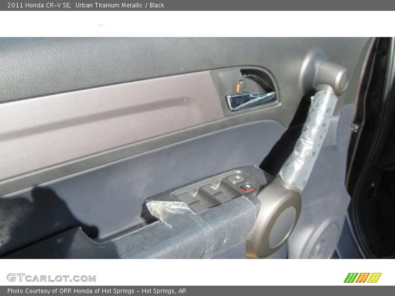 Urban Titanium Metallic / Black 2011 Honda CR-V SE