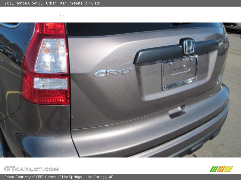 Urban Titanium Metallic / Black 2011 Honda CR-V SE