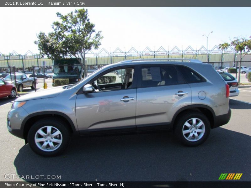 Titanium Silver / Gray 2011 Kia Sorento LX
