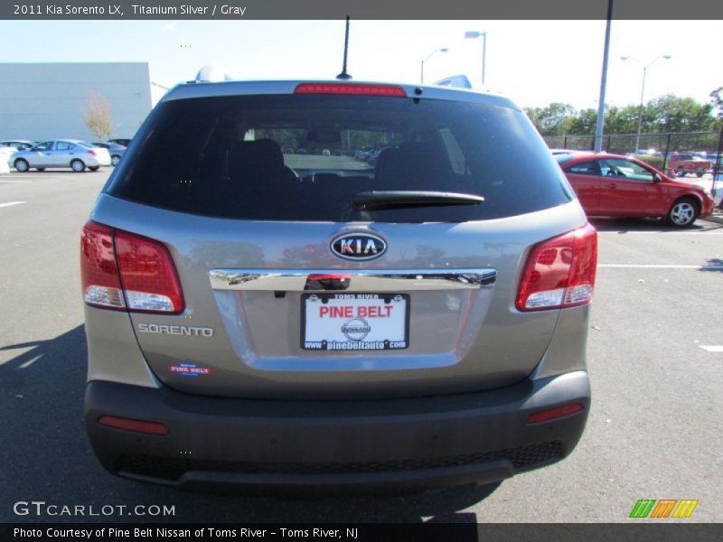 Titanium Silver / Gray 2011 Kia Sorento LX
