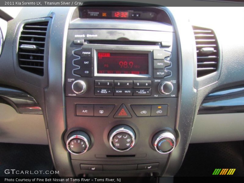 Titanium Silver / Gray 2011 Kia Sorento LX