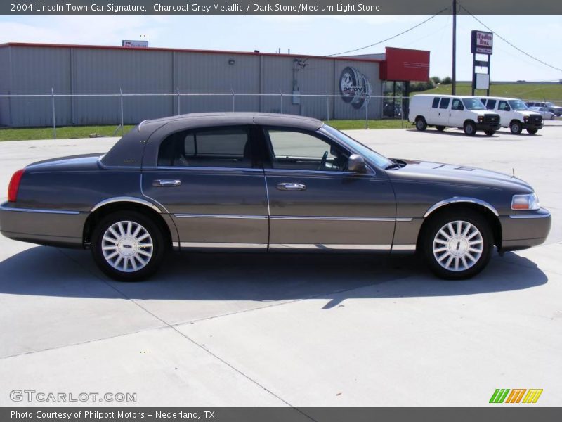 Charcoal Grey Metallic / Dark Stone/Medium Light Stone 2004 Lincoln Town Car Signature